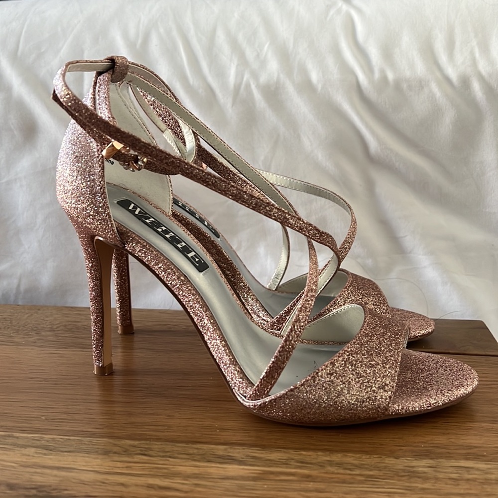 VERA WANG Rose Gold Heels - Picture 3 of 5